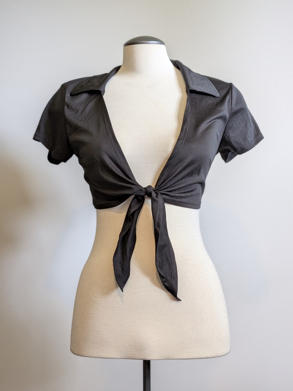 Tie-Front Crop Top in Black Collared Collegiate
